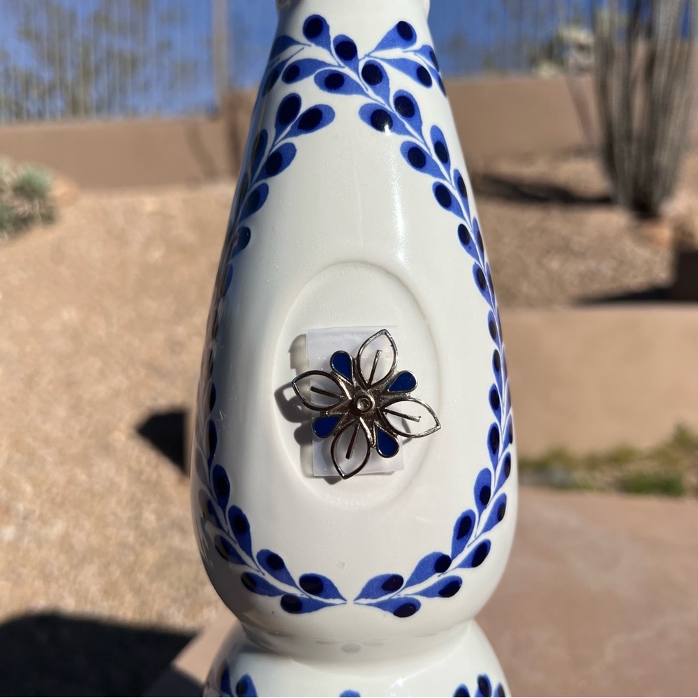 ⬇️💲Clase Arul EMPTY Tequila Bottle Reposado Size 750ml Color White, Blue - Picture 2 of 8